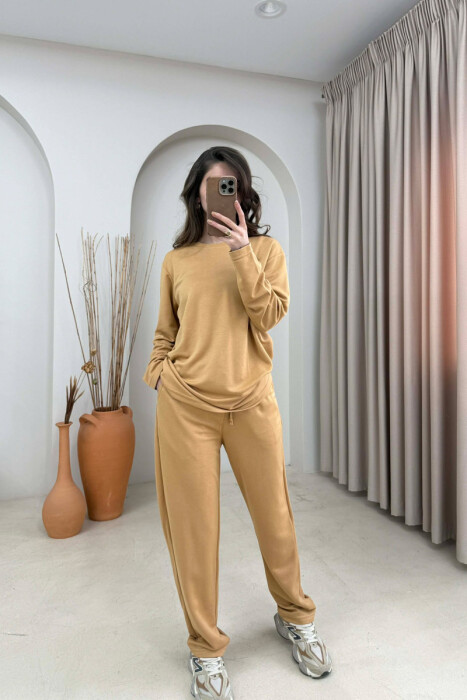 SET NJE NGJYRESH BLUZE + TUTA PER FEMRA NE NGJYRE BEZHE TE ERRET 