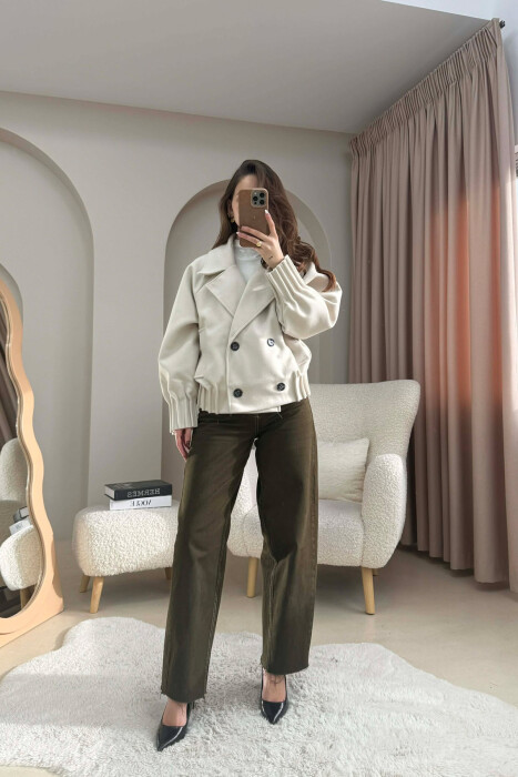 PALLTO E THJESHTE NJE NGJYRESHE PER FEMRA NE NGJYRE KREM - KLAUDIO FASHION