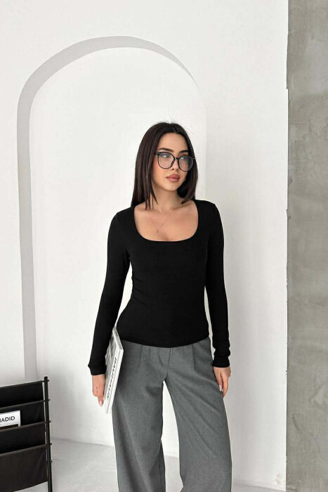 BLUZE E THJESHTE NJE NGJYRESHE PER FEMRA NE NGJYRE TE ZEZE 