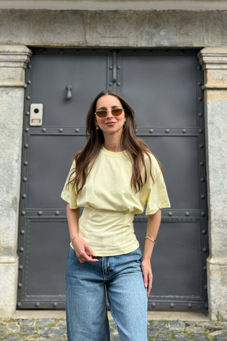 T-SHIRT I THJESHTE NJE NGJYRESH PER FEMRA NE NGJYRE TE VERDHE 