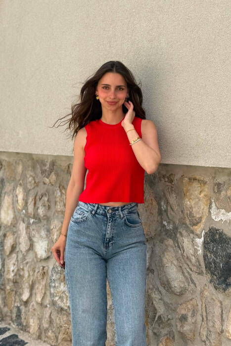KANATJERE E THJESHTE NJE NGJYRESHE PER FEMRA NE NGJYRE TE KUQE - KLAUDIO FASHION