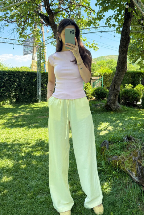 T-SHIRT NJË NGJYRËSH I THJESHTË PËR FEMRA NË NGJYRËN BABY PINK 