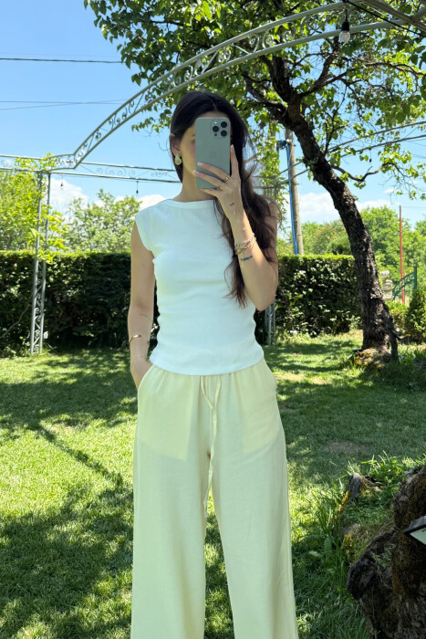 T-SHIRT NJË NGJYRËSH I THJESHTË PËR FEMRA NË NGJYRËN E BARDHË 