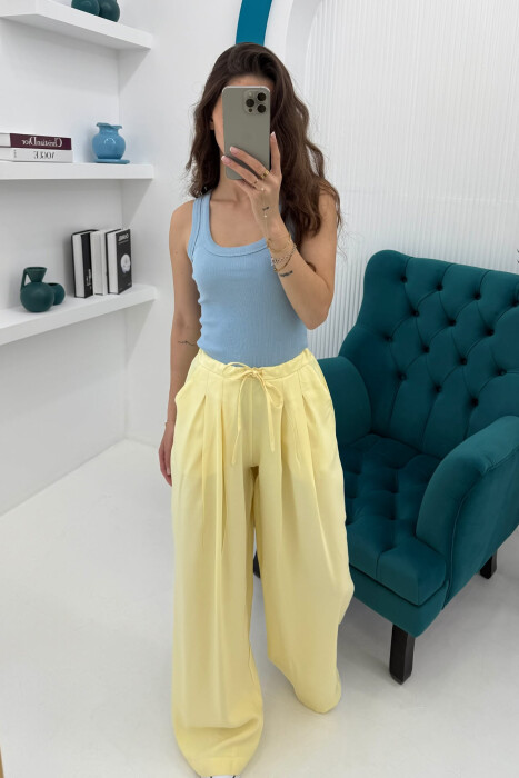 KANATIERE NJË NGJYRËSHE E THJESHTË PËR FEMRA NË NGJYRËN BABY BLUE 