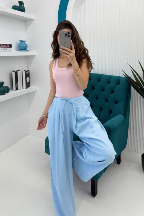 KANATIERE NJË NGJYRËSHE E THJESHTË PËR FEMRA NË NGJYRËN BABY PINK 