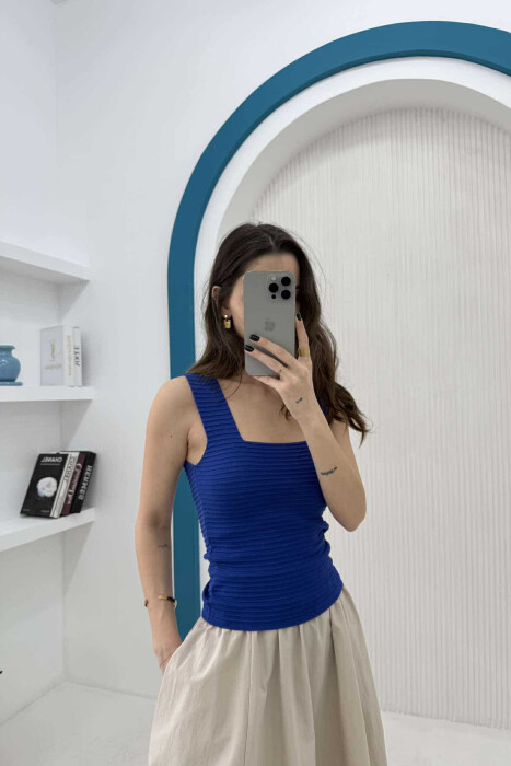 KANATJERE E THJESHTË PËR FEMRA NË NGJYRËN BLU 