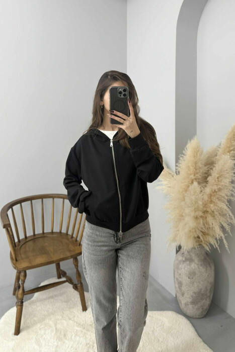 XHAKETE E THJESHTE NJE NGJYRESHE ME KAPUÇ DHE ZINXHIR PER FEMRA NE NGJYRE TE ZEZE - KLAUDIO FASHION