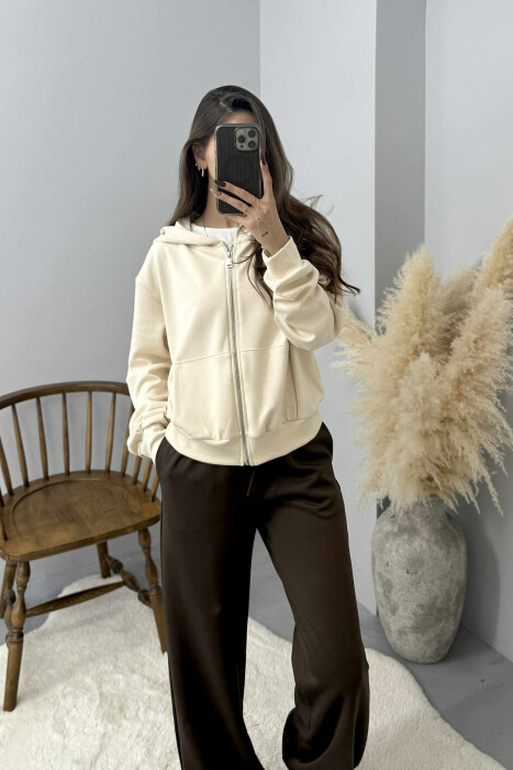 XHAKETE E THJESHTE NJE NGJYRESHE ME KAPUÇ DHE ZINXHIR PER FEMRA NE NGJYRE KREM - KLAUDIO FASHION