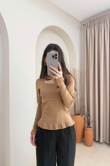 ONE COLOR SQUARE NECK WOMEN SWEATER LIGHT BROWN/KAZB 