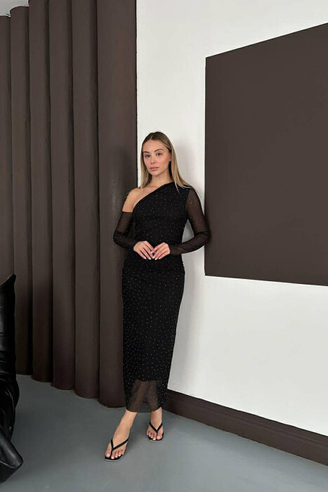 FUSTAN ME DETAJE GURESH DHE NJE SUP TE ZBULUAR PER FEMRA NE NGJYRE TE ZEZE 