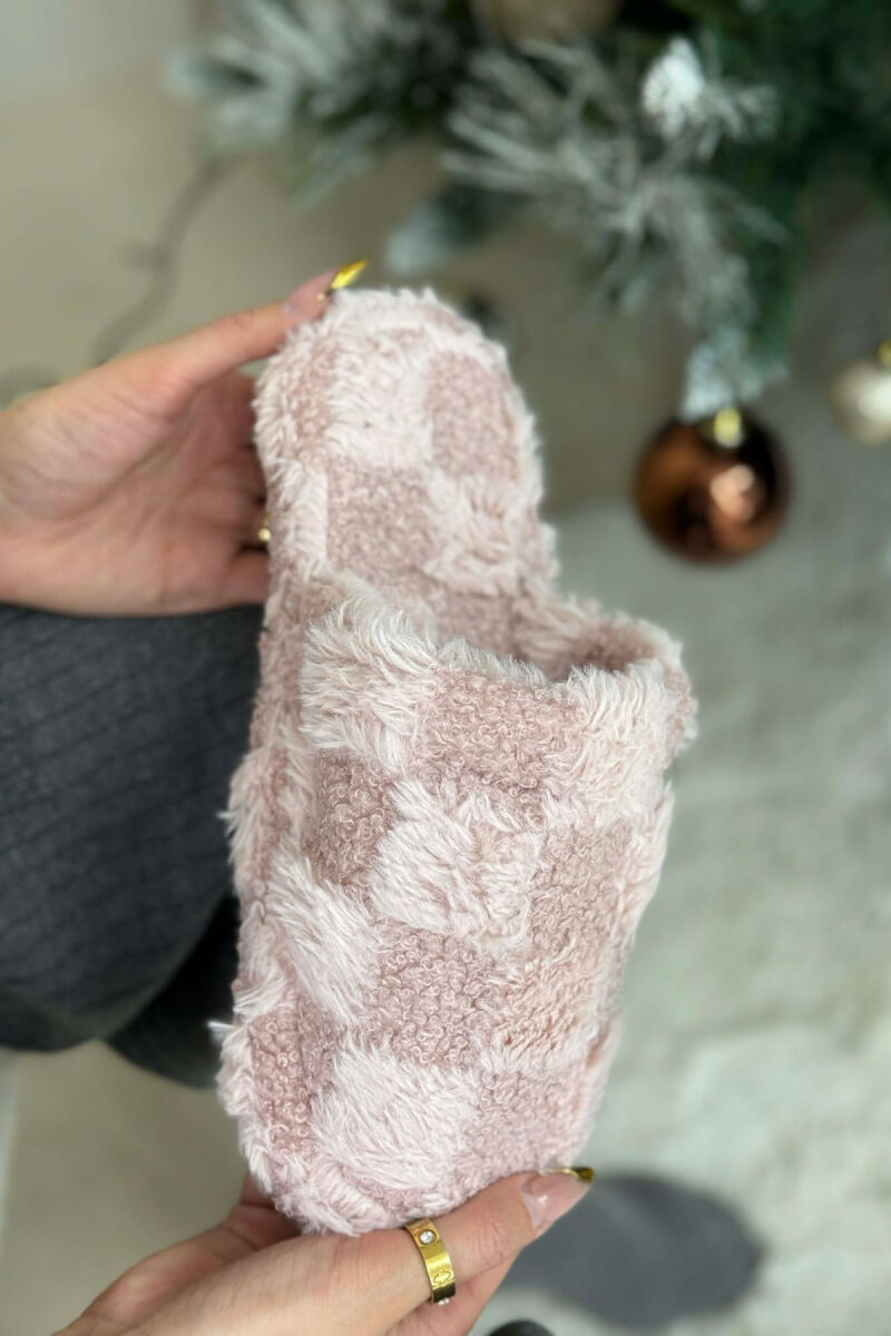 ONE COLOR TEDDY SQUARES WOMEN SLIPPERS POWDER/PUDER - 2