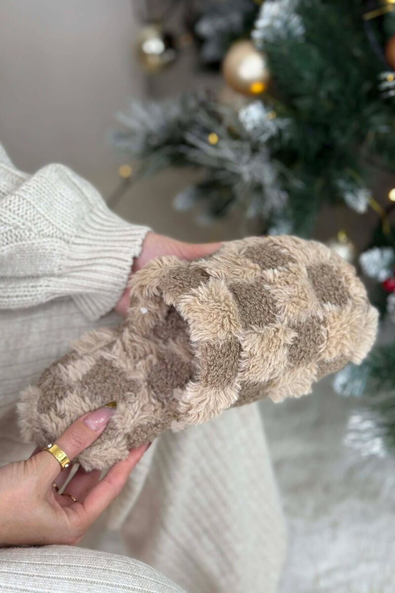 ONE COLOR TEDDY SQUARES WOMEN SLIPPERS BEIGE/BEZHE - 4