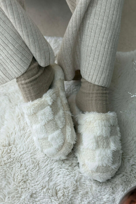 ONE COLOR TEDDY SQUARES WOMEN SLIPPERS WHITE-E BARDHE - 2