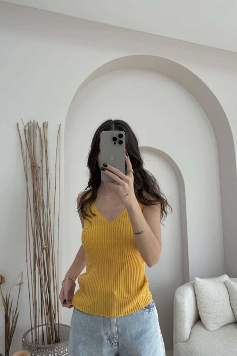 ONE COLOR THIN STRAPS WOMEN TANK TOP MUSTARD/MUSTARDE - 3