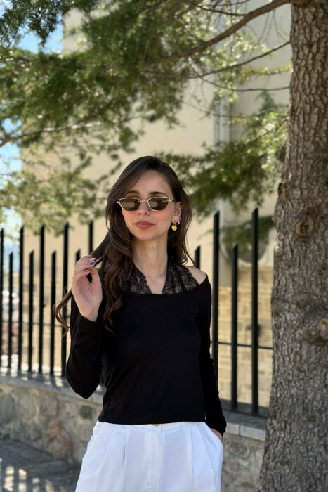 BLUZE NJE NGJYRESHE ME DETAJ DANTELLE PER FEMRA NE NGJYRE TE ZEZE - 