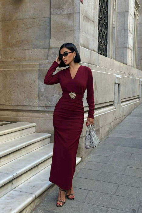 ONE COLOR V NECK GOLD DETAIL BELT LONG WOMEN DRESS BURGUNDY/VISHNJE 