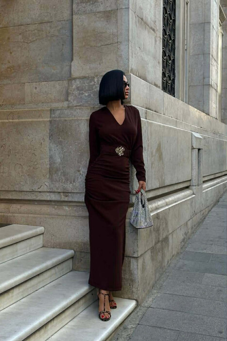 ONE COLOR V NECK GOLD DETAIL BELT LONG WOMEN DRESS DARK BROWN/KAE - 2