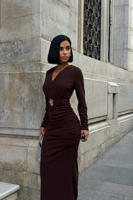 ONE COLOR V NECK GOLD DETAIL BELT LONG WOMEN DRESS DARK BROWN/KAE - 3