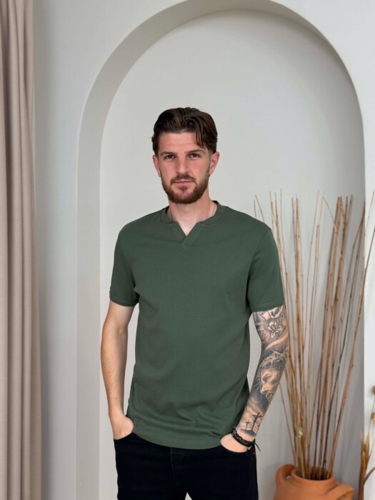 ONE COLOR V NECK MEN T-SHIRT OLIVE/ULLI - KLAUDIO FASHION