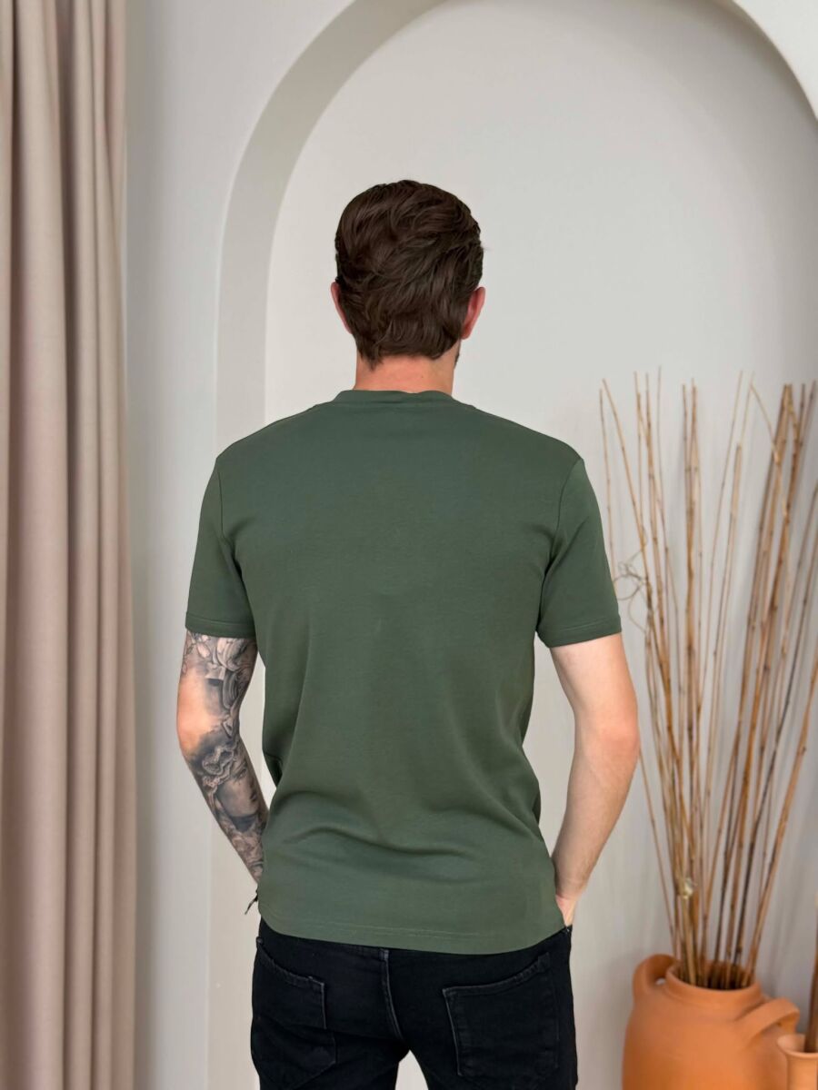 ONE COLOR V NECK MEN T-SHIRT OLIVE/ULLI - 2