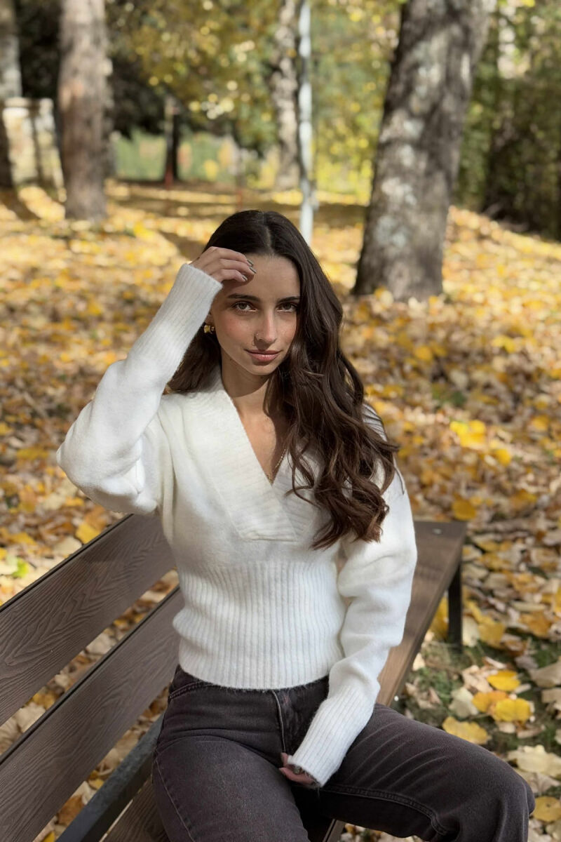 ONE COLOR V NECK SIMPLE WOMEN SWEATER WHITE-E BARDHE - 4