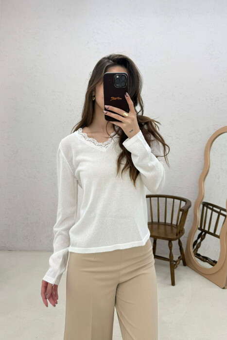ONE COLOR V NECK WOMAN SWEATER WHITE-E BARDHE - KLAUDIO FASHION