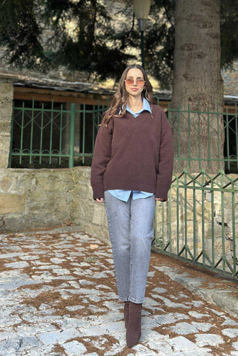 TRIKO NJË NGJYRËSHE ME JAKË V PËR FEMRA NË NGJYRË KAFE TË ERRËT - KLAUDIO FASHION