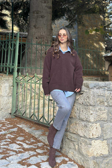 ONE COLOR V NECK WOMEN SWEATER DARK BROWN/KAE - 2