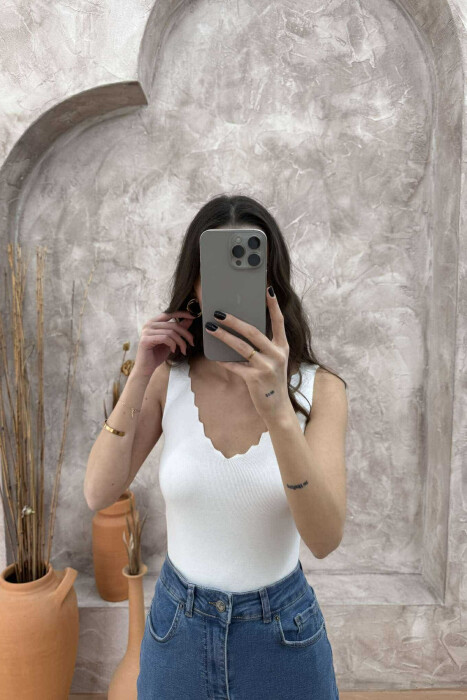 ONE COLOR V NECK WOMEN TANK TOP WHITE-E BARDHE 