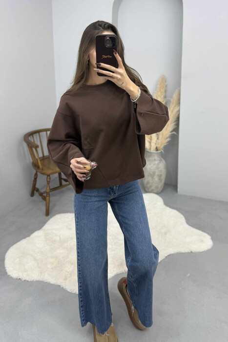 ONE COLOR WIDE ROUND NECK WOMEN SWEATSHIRT BROWN/KAFE - 2