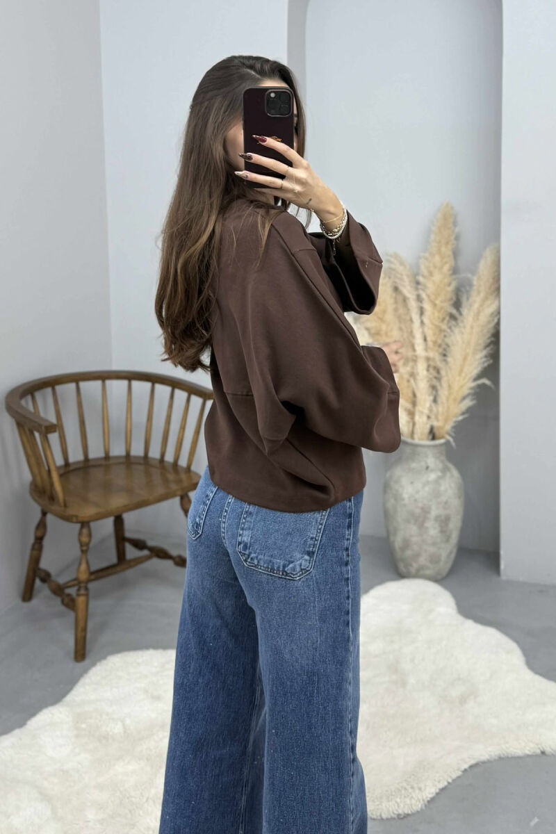 ONE COLOR WIDE ROUND NECK WOMEN SWEATSHIRT BROWN/KAFE - 4