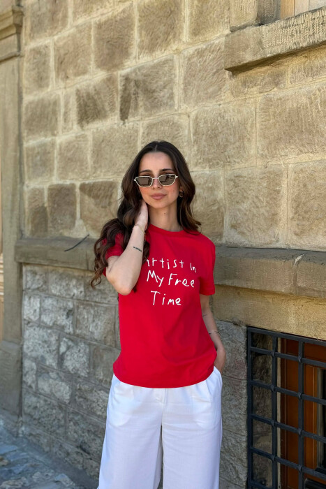 T-SHIRT ME SHKRIM PER FEMRA NE NGJYRE TE KUQE - KLAUDIO FASHION