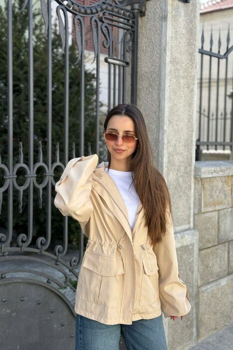 XHAKETE NJE NGJYRESHE ME KAPUÇ DHE ZINXHIR PER FEMRA NE NGJYRE KREM - KLAUDIO FASHION