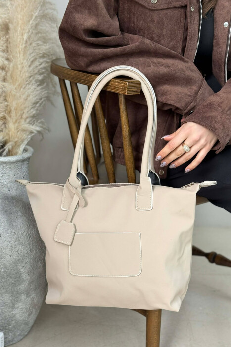 ÇANTE NJE NGJYRESHE ME ZINXHIR PER FEMRA NE NGJYRE BEZHE 