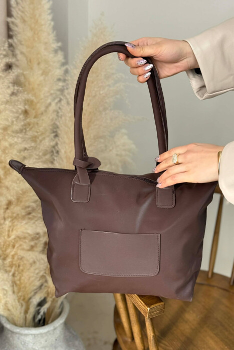 ÇANTE NJE NGJYRESHE ME ZINXHIR PER FEMRA NE NGJYRE KAFE TE ERRET - KLAUDIO FASHION