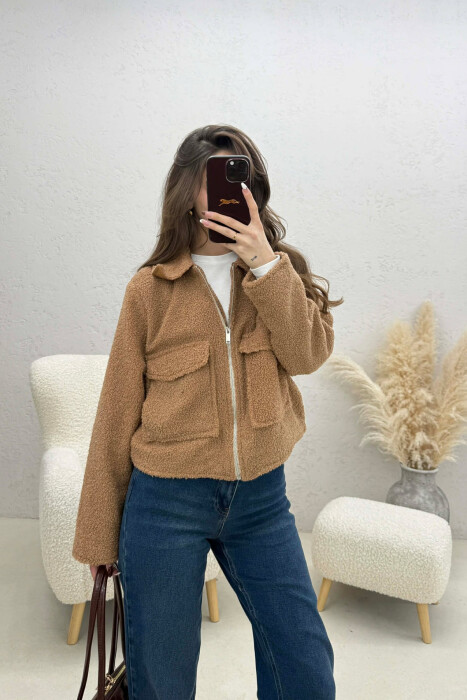 XHAKETE NJE NGJYRESHE ME ZINXHIR DHE DY XHEPA PARA NE NGJYRE BEZHE - KLAUDIO FASHION