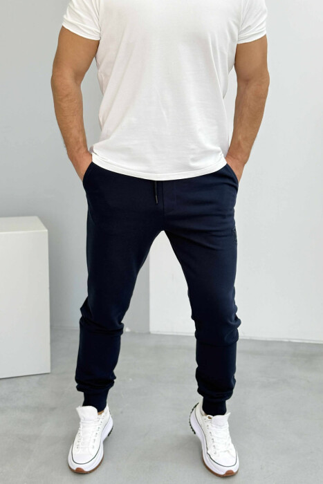 TUTA NJË NGJYRËSHE ME LOGO TË THJESHTË PËR MESHKUJ NË NGJYRËN BLU - KLAUDIO FASHION