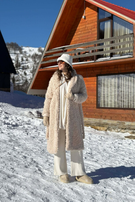 PALLTO E GJATE PELLUSHI ME DETAJIN E RRIPIT PER FEMRA NE NGJYRE KREM - 7