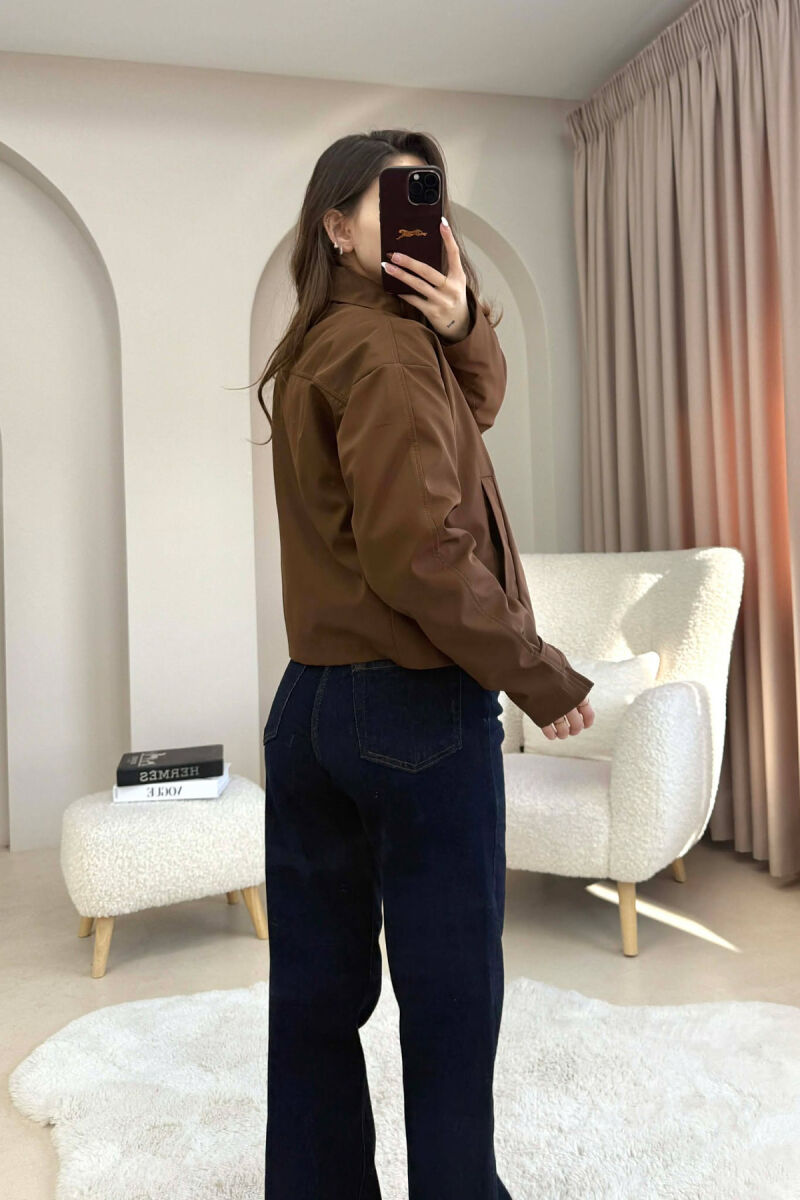 PALLTO E SHKURTER NJE NGJYRESHE ME BUTONA PER FEMRA NE NGJYRE KAFE - 3