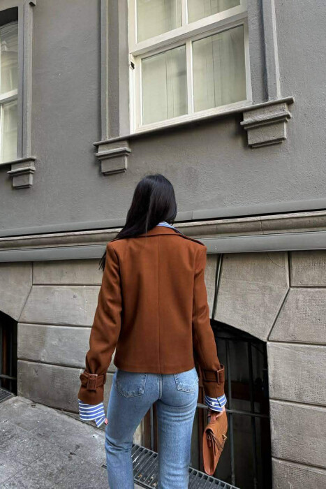 PALLTO E SHKURTER NJE NGJYRESHE PER FEMRA NE NGJYRE KAFE - 2