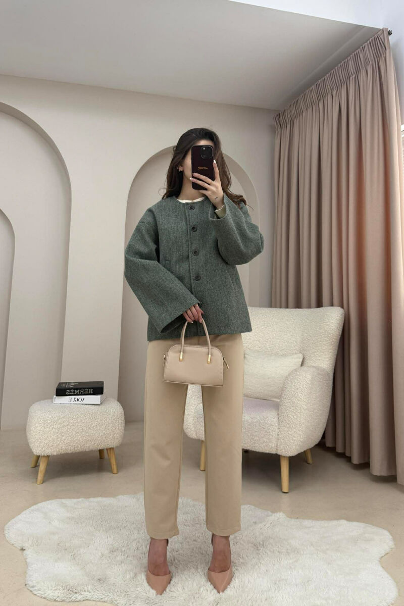 PALLTO E THJESHTE NJE NGJYRESHE ME BUTONA DHE ME DETAJIN E SHALLIT PER FEMRA NE NGJYRE JESHILE TE ZBARDHUR - 4