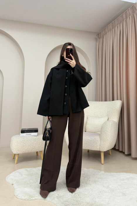 PALLTO E THJESHTE NJE NGJYRESHE ME BUTONA DHE ME DETAJIN E SHALLIT PER FEMRA NE NGJYRE TE ZEZE - 3