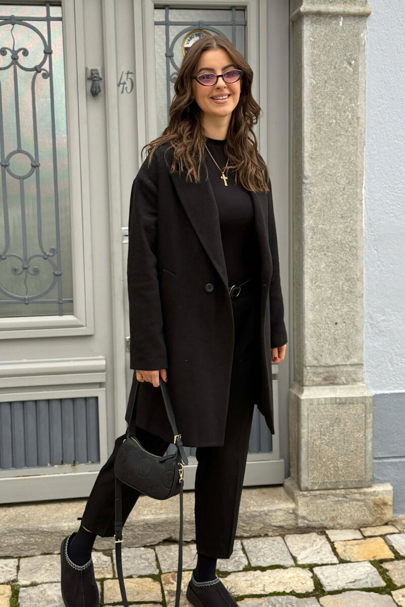 PALLTO E THJESHTË NJË NGJYRËSHE ME BUTONA PËR FEMRA NË NGJYRË TË ZEZË - 3