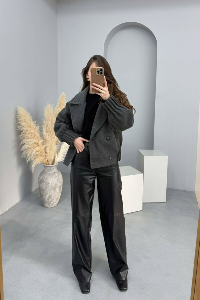 PALLTO E THJESHTE NJE NGJYRESHE PER FEMRA NE NGJYRE GRI TE ERRET - 4