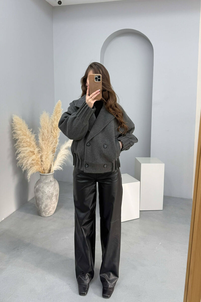 PALLTO E THJESHTE NJE NGJYRESHE PER FEMRA NE NGJYRE GRI TE ERRET - 5