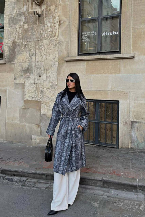 PALLTO ME DIZAJN GJARPERI DHE ME DETAJIN E RRIPIT PER FEMRA NE NGJYRE GRI - 7