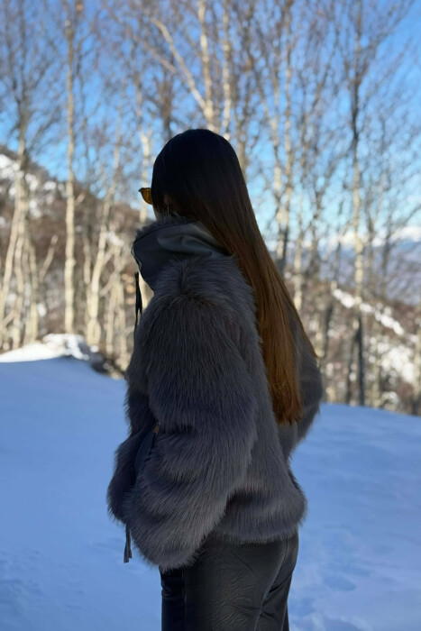 PALLTO ME GEZOF DHE ZINXHIR PER FEMRA NE NGJYRE GURE KALI - 3