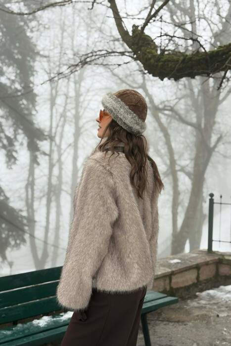 PALLTO ME GEZOF DHE ZINXHIR PER FEMRA NE NGJYRE KREM ME KAFE - 3