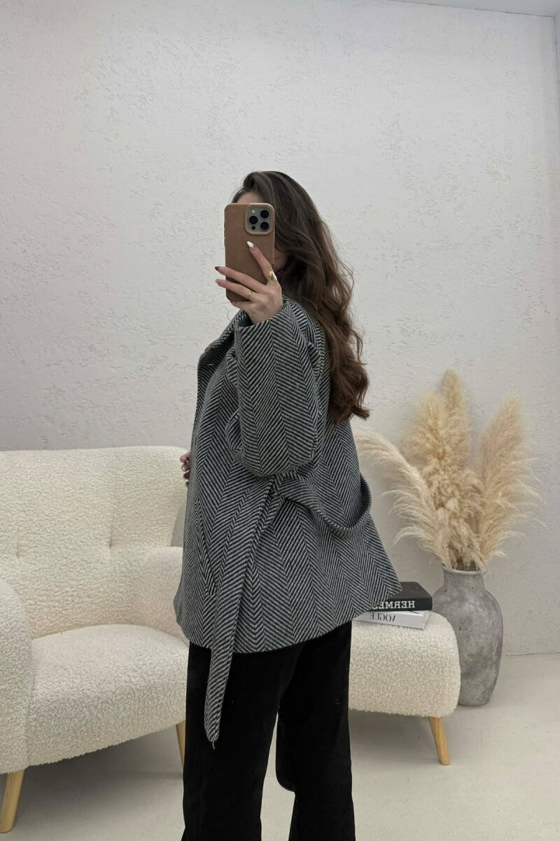 PALLTO ME KOPSA PER FEMRA NE NGJYRE GRI ME TE BARDHE - 2