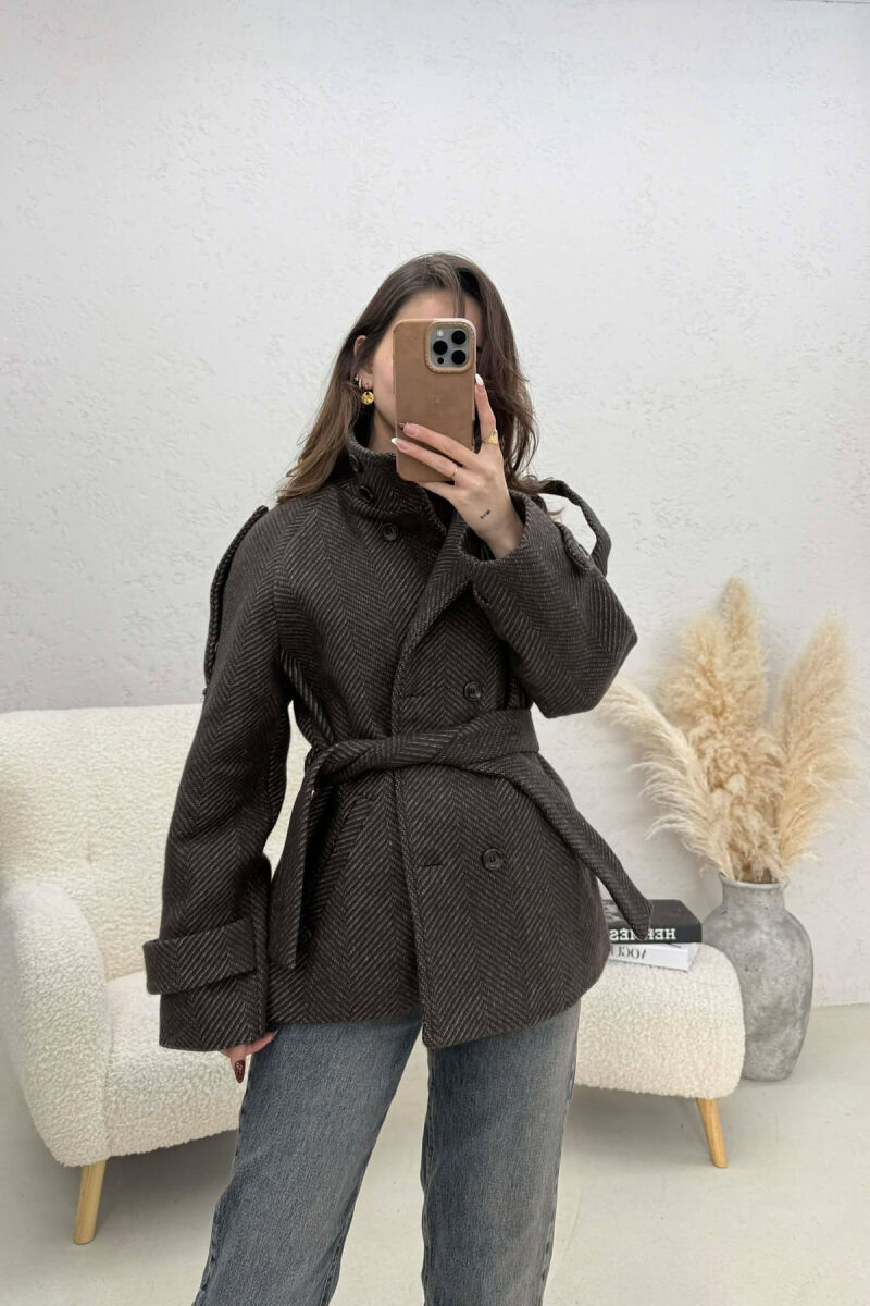 PALLTO ME KOPSA PER FEMRA NE NGJYRE KAFE DHE GRI - 4